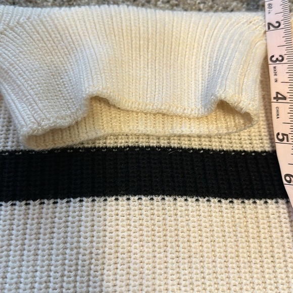 Banana Republic Mock Neck Black & Cream Stripe Sweater, Wool Blend, Size Medium - Picture 9 of 9